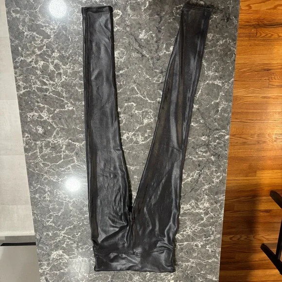 Spanx Faux Leather Leggings black size small - Picture 2 of 6